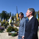 A Kiev, Antony Blinken s'est rendu dans un cimetière pour déposer une gerbe à la mémoire des soldats ukrainiens tués au front.
